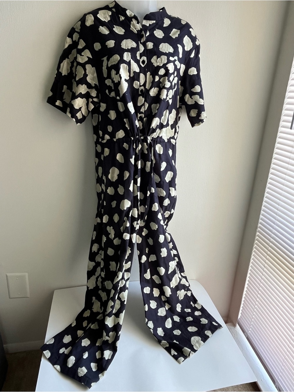 The Kit Women's Navy & Beige Printed Wide-Leg Jumpsuit Size Small - Picture 3 of 6